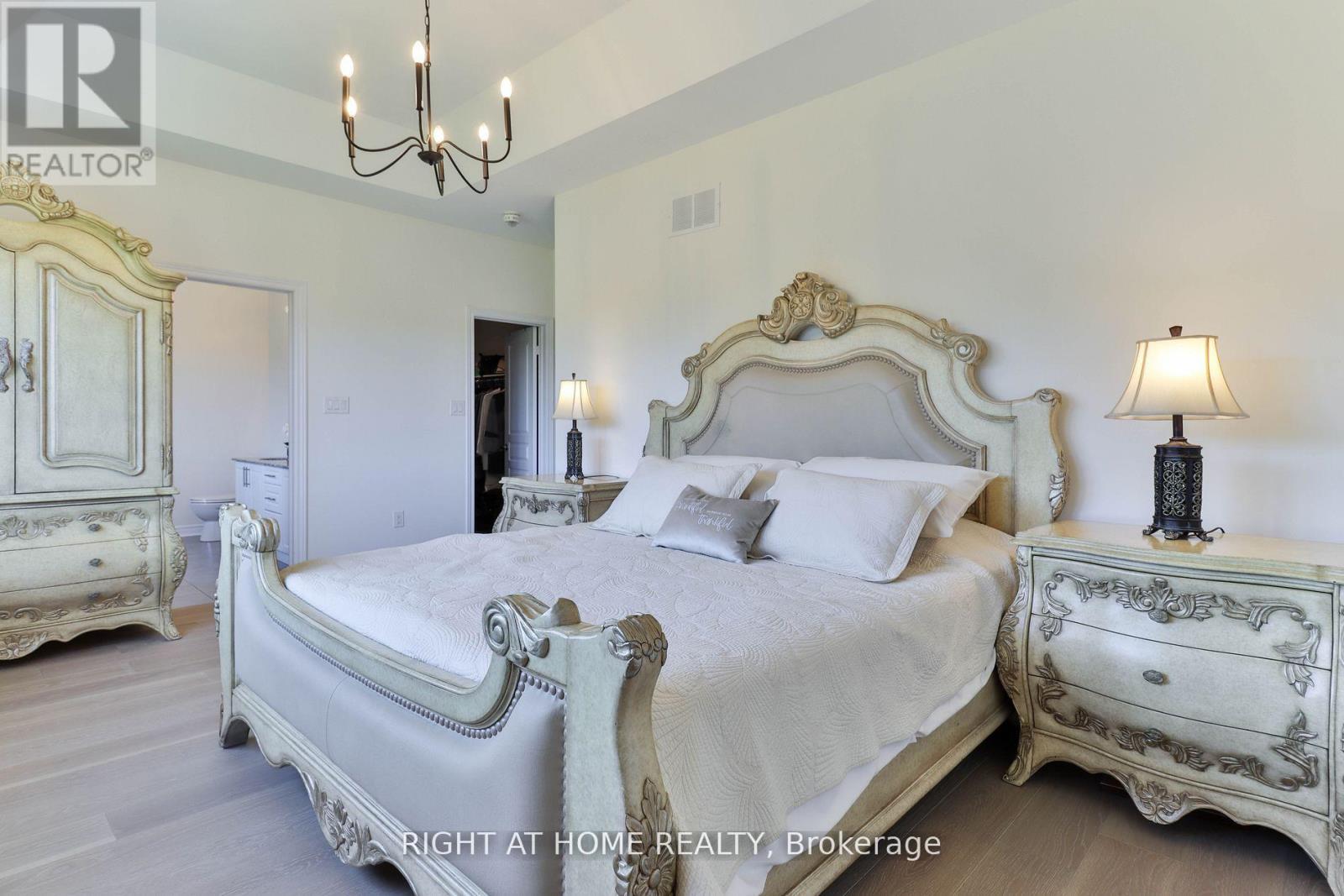 101 Roy Harper Avenue, Aurora, Ontario  L4G 0V5 - Photo 21 - N12433711