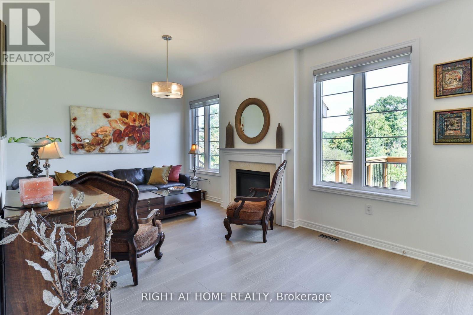101 Roy Harper Avenue, Aurora, Ontario  L4G 0V5 - Photo 18 - N12433711