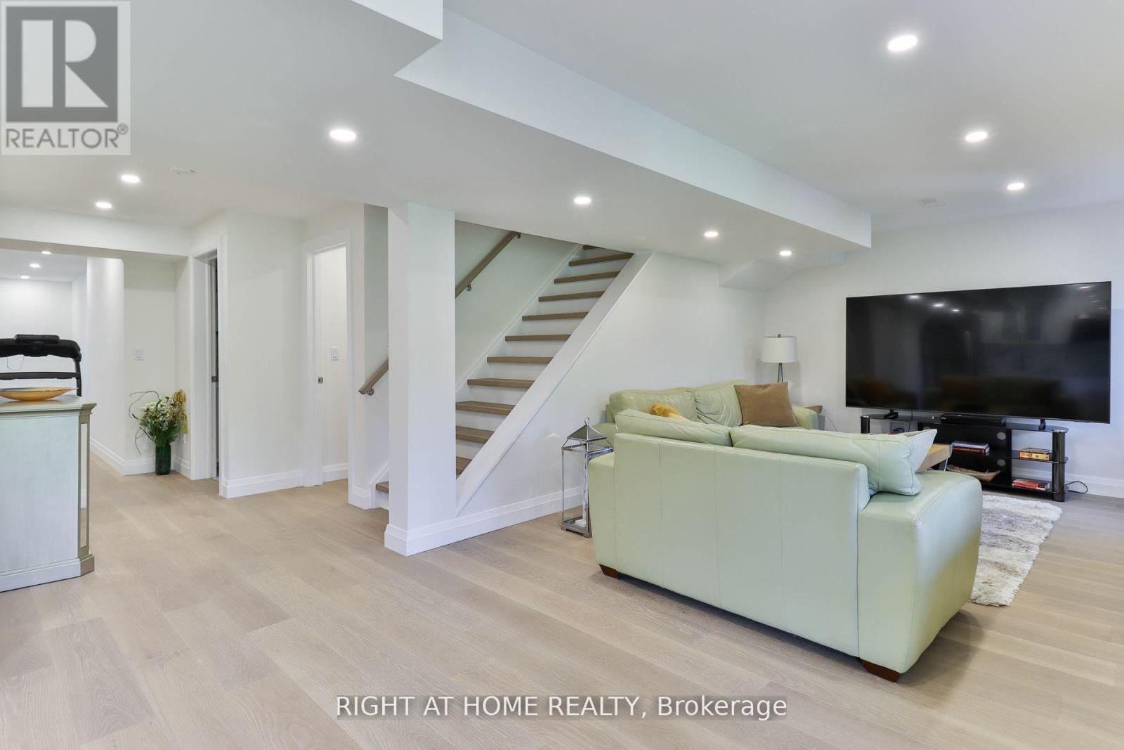 101 Roy Harper Avenue, Aurora, Ontario  L4G 0V5 - Photo 33 - N12433711