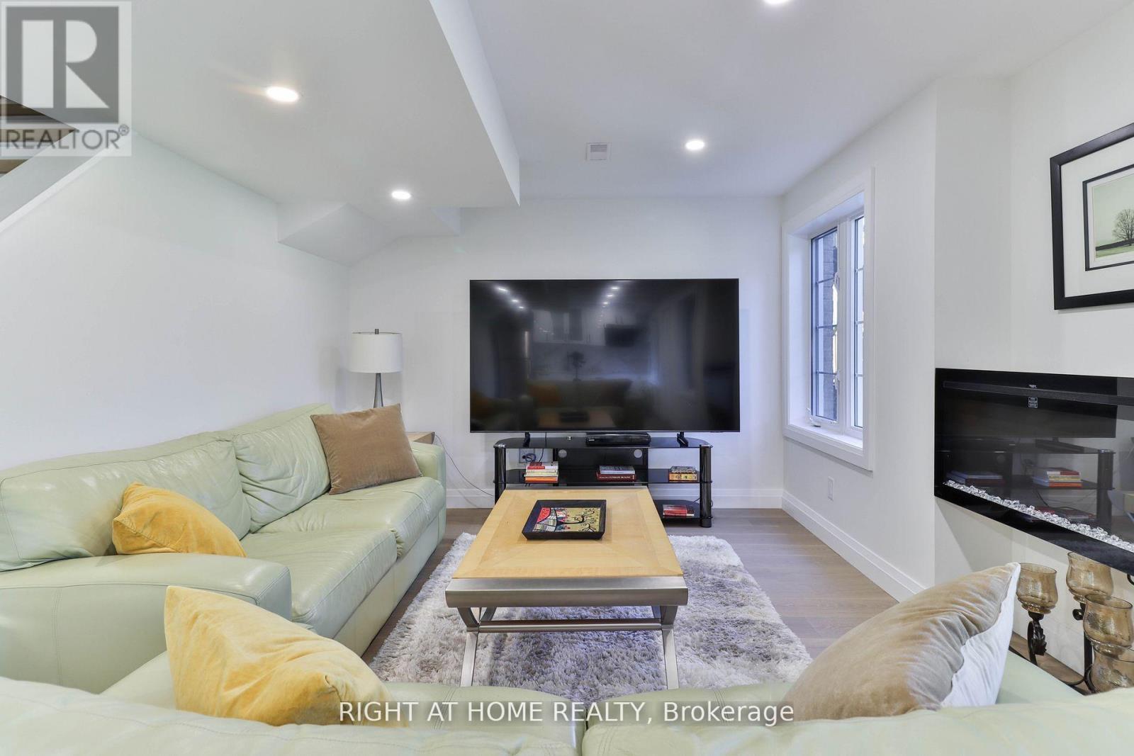 101 Roy Harper Avenue, Aurora, Ontario  L4G 0V5 - Photo 38 - N12433711