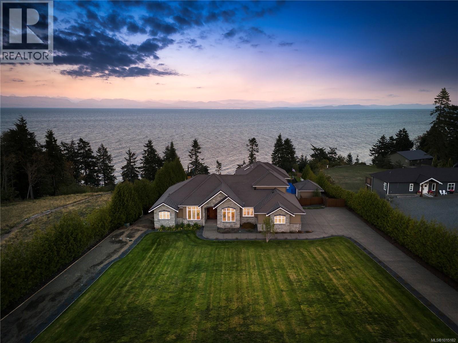 6480 Eagles Dr, Courtenay, British Columbia
