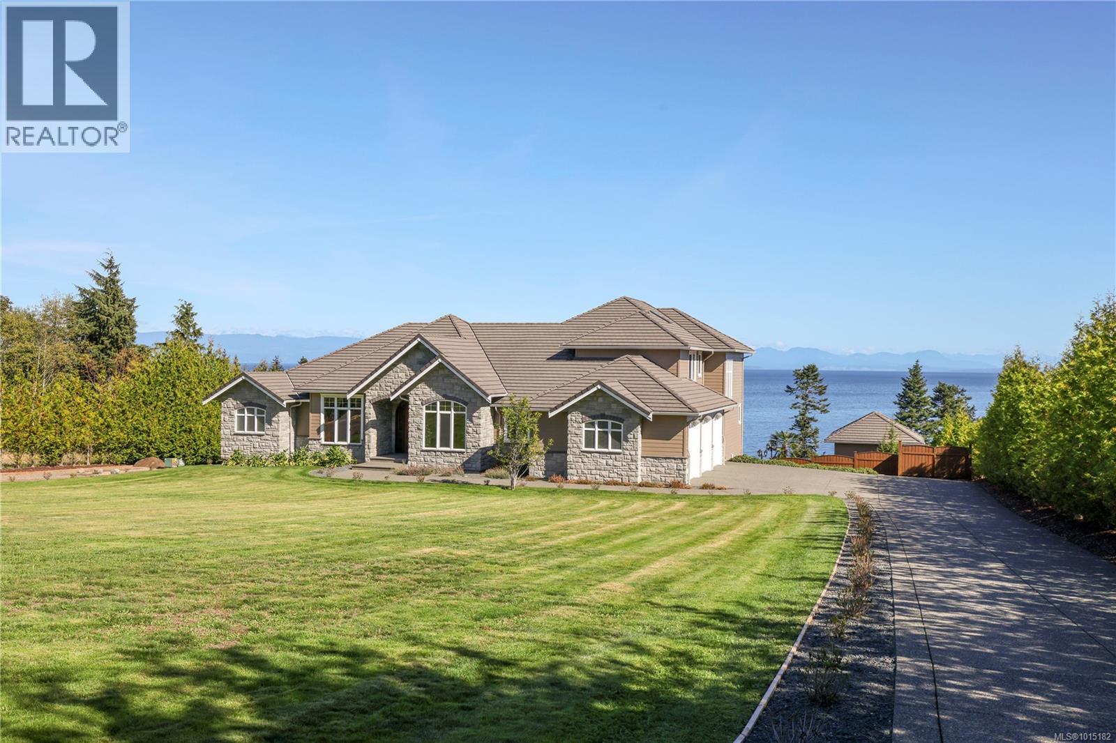 6480 Eagles Dr, Courtenay, British Columbia  V9J 1V3 - Photo 11 - 1015182