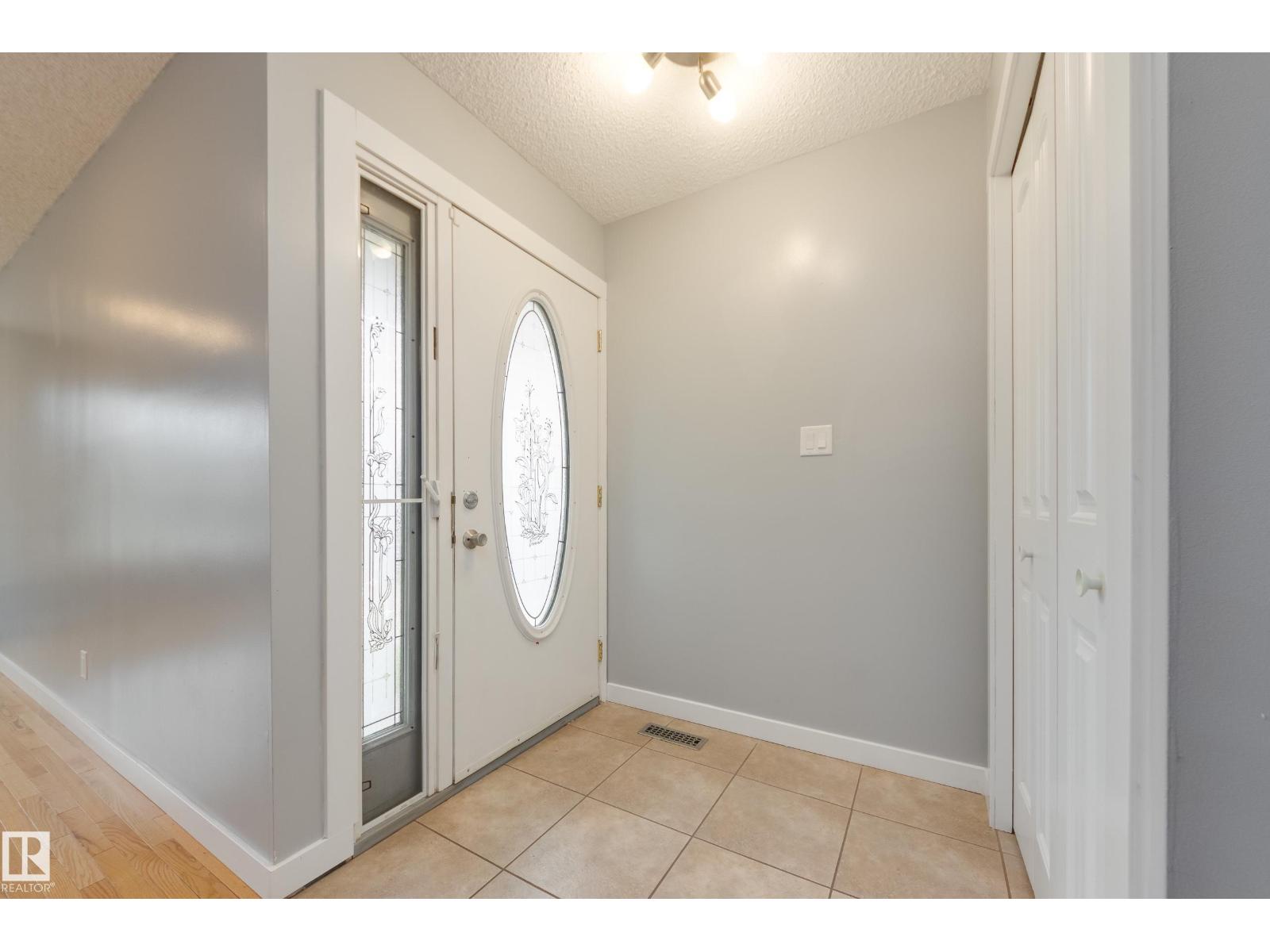 14615 29a St Nw Nw, Edmonton, Alberta  T5Y 2E4 - Photo 2 - E4460688
