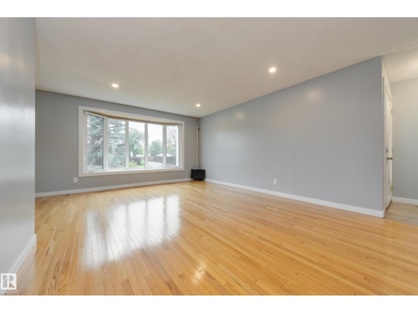 14615 29a St Nw Nw, Edmonton, Alberta  T5Y 2E4 - Photo 5 - E4460688