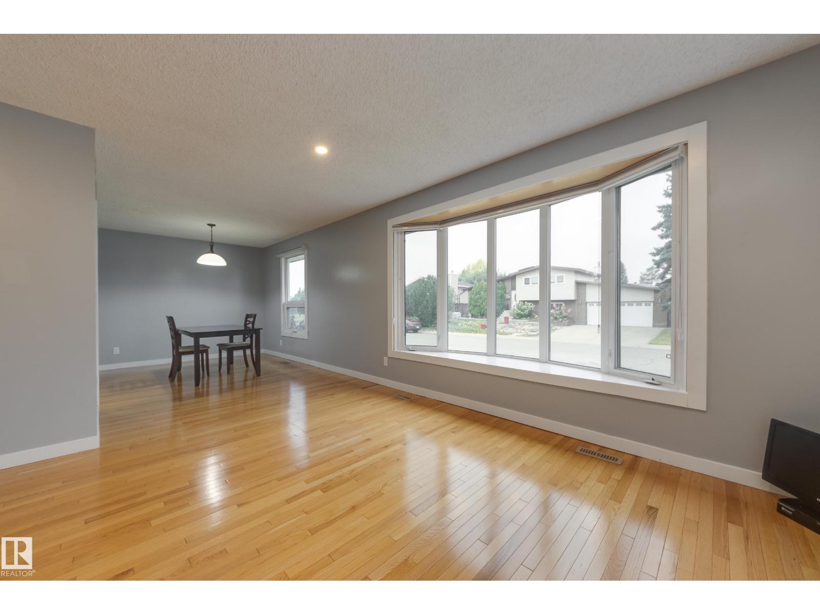 14615 29a St Nw Nw, Edmonton, Alberta  T5Y 2E4 - Photo 6 - E4460688
