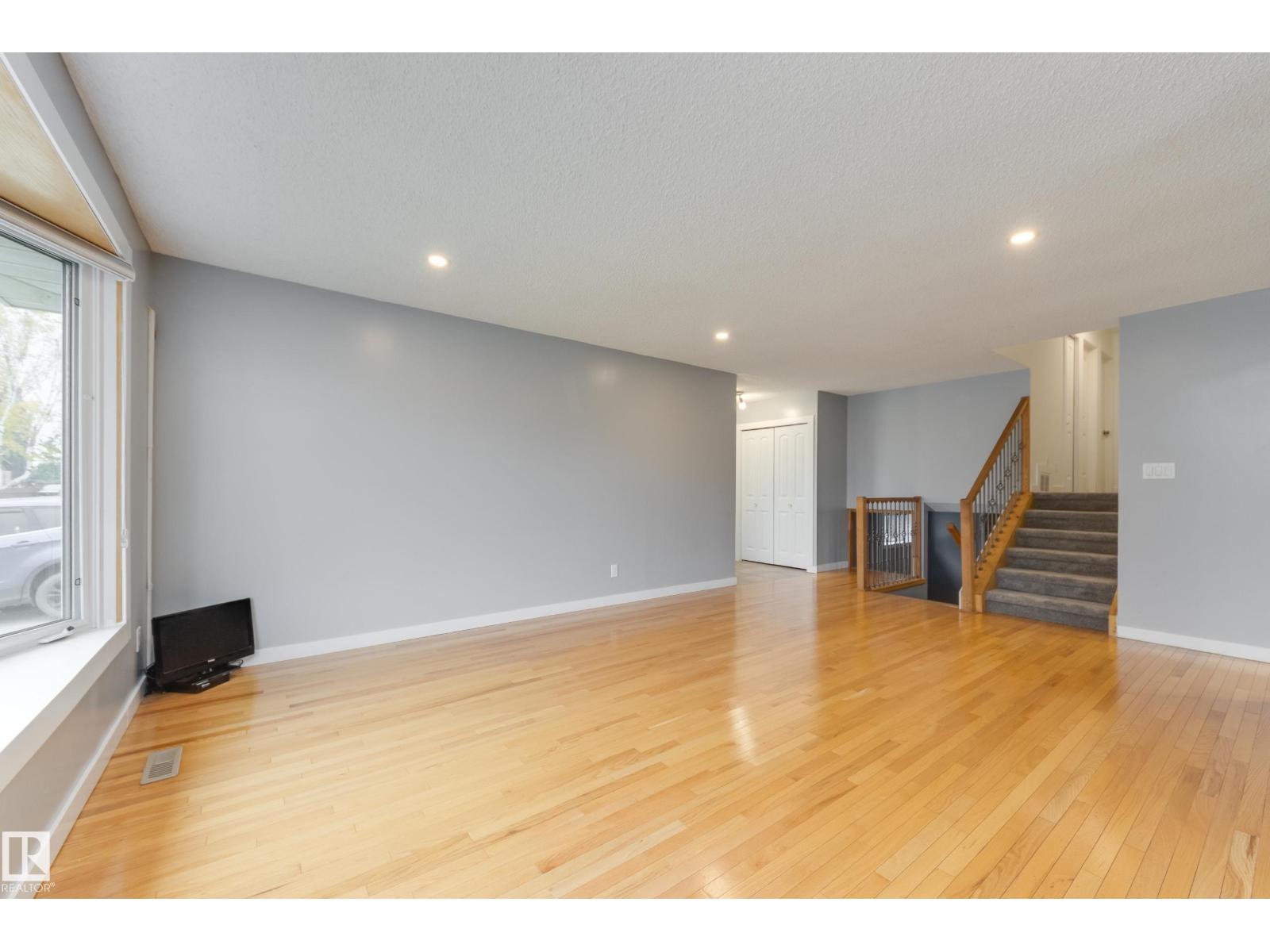 14615 29a St Nw Nw, Edmonton, Alberta  T5Y 2E4 - Photo 7 - E4460688