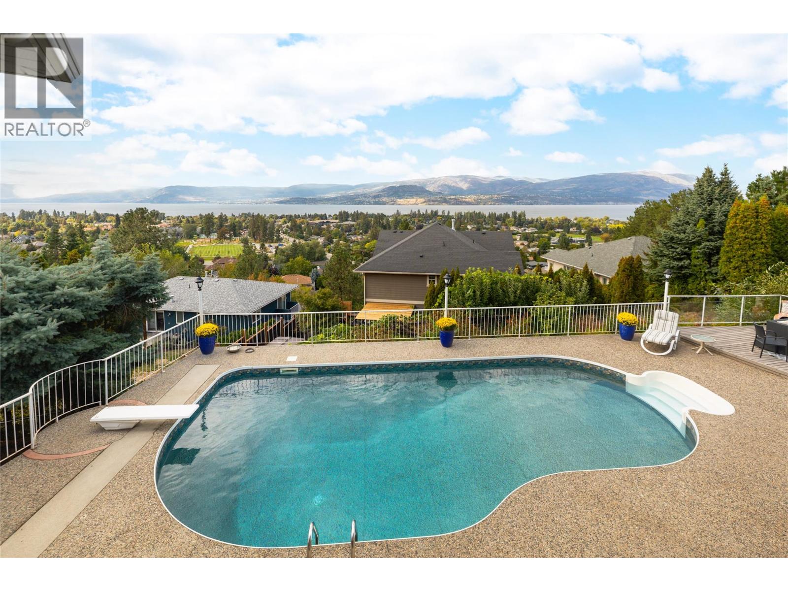925 Westpoint Place Kelowna Photo 2