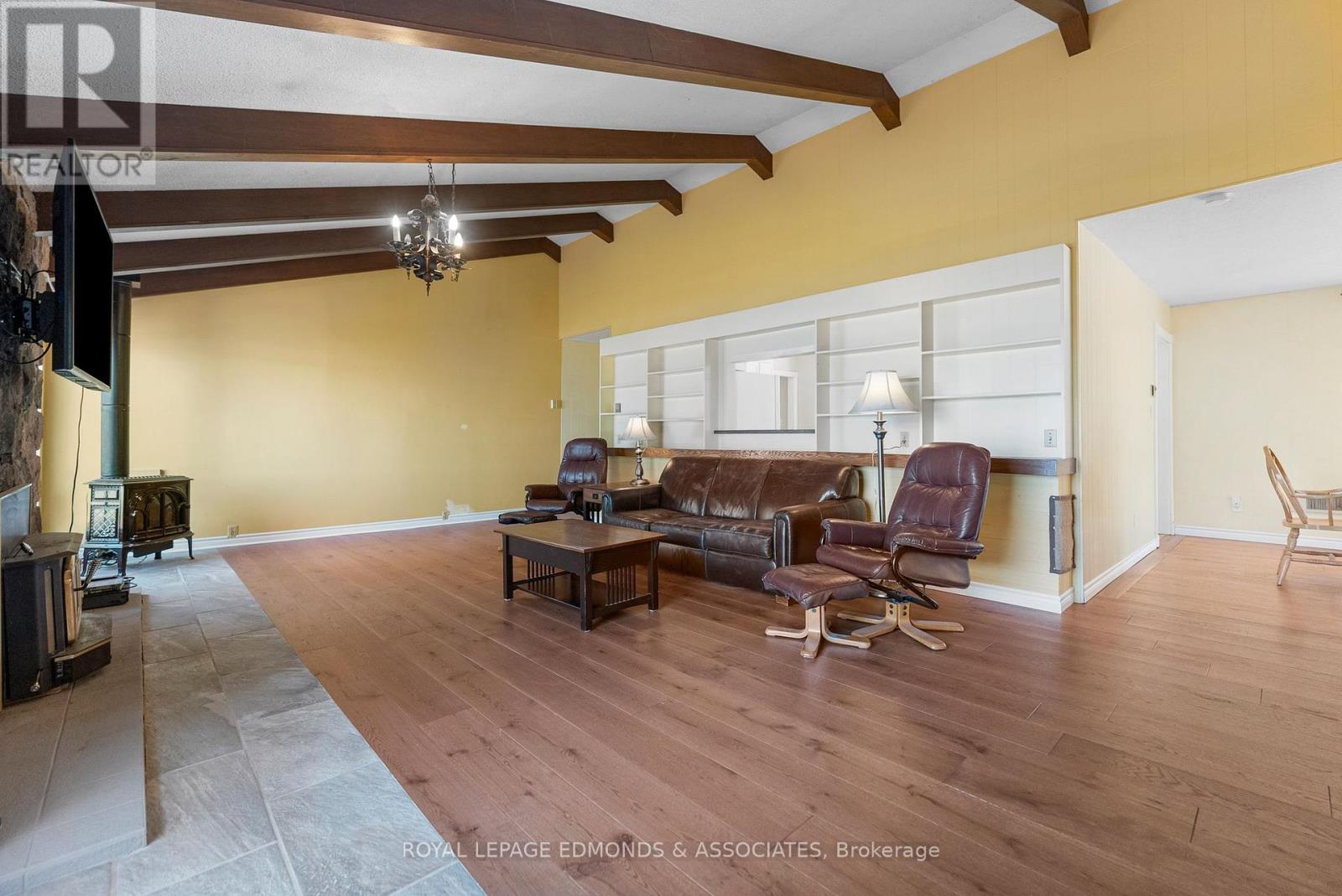 1227 Burns Drive, Laurentian Valley, Ontario  K8A 7M9 - Photo 13 - X12443515