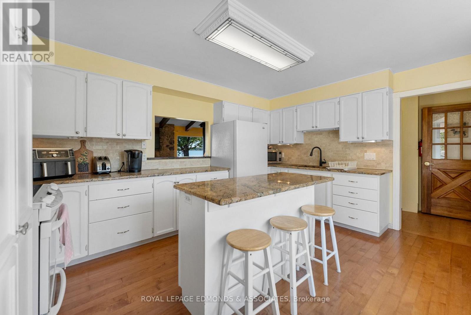1227 Burns Drive, Laurentian Valley, Ontario  K8A 7M9 - Photo 14 - X12443515