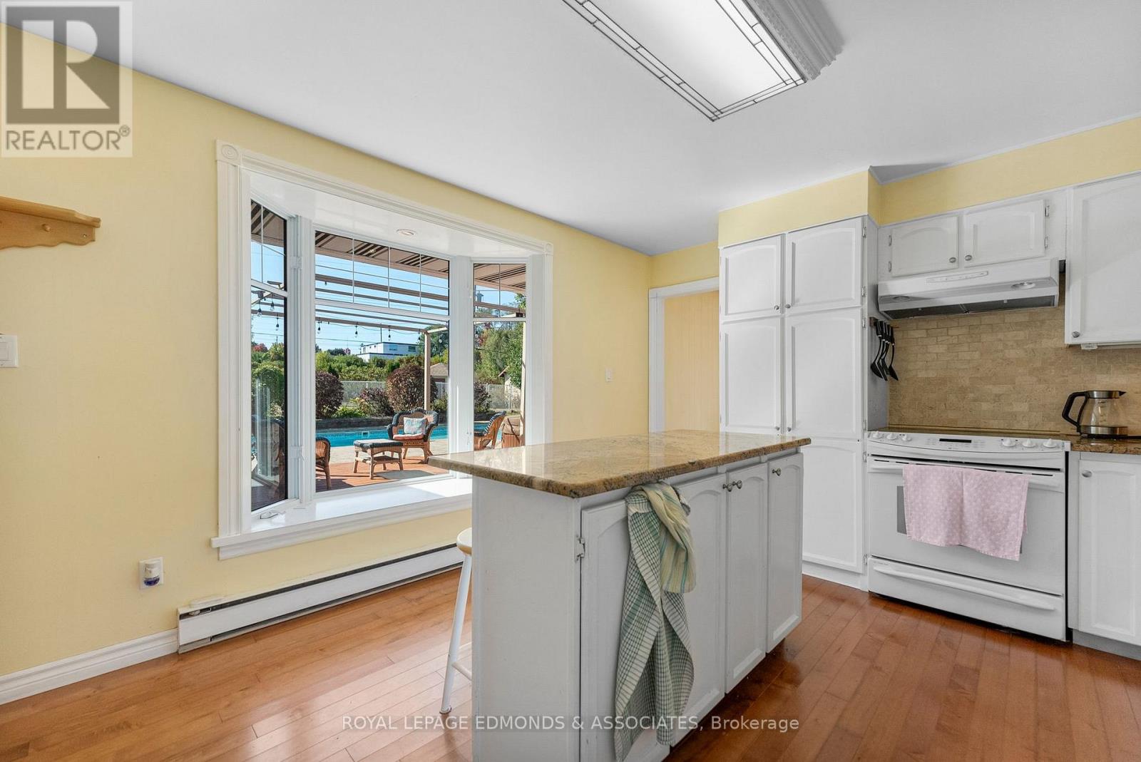 1227 Burns Drive, Laurentian Valley, Ontario  K8A 7M9 - Photo 16 - X12443515