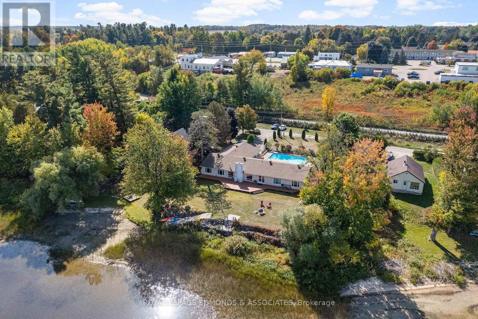 1227 Burns Drive, Laurentian Valley, Ontario  K8A 7M9 - Photo 2 - X12443515