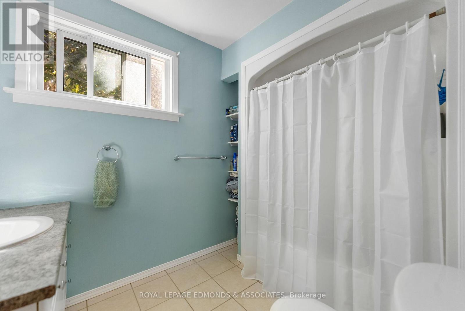 1227 Burns Drive, Laurentian Valley, Ontario  K8A 7M9 - Photo 22 - X12443515