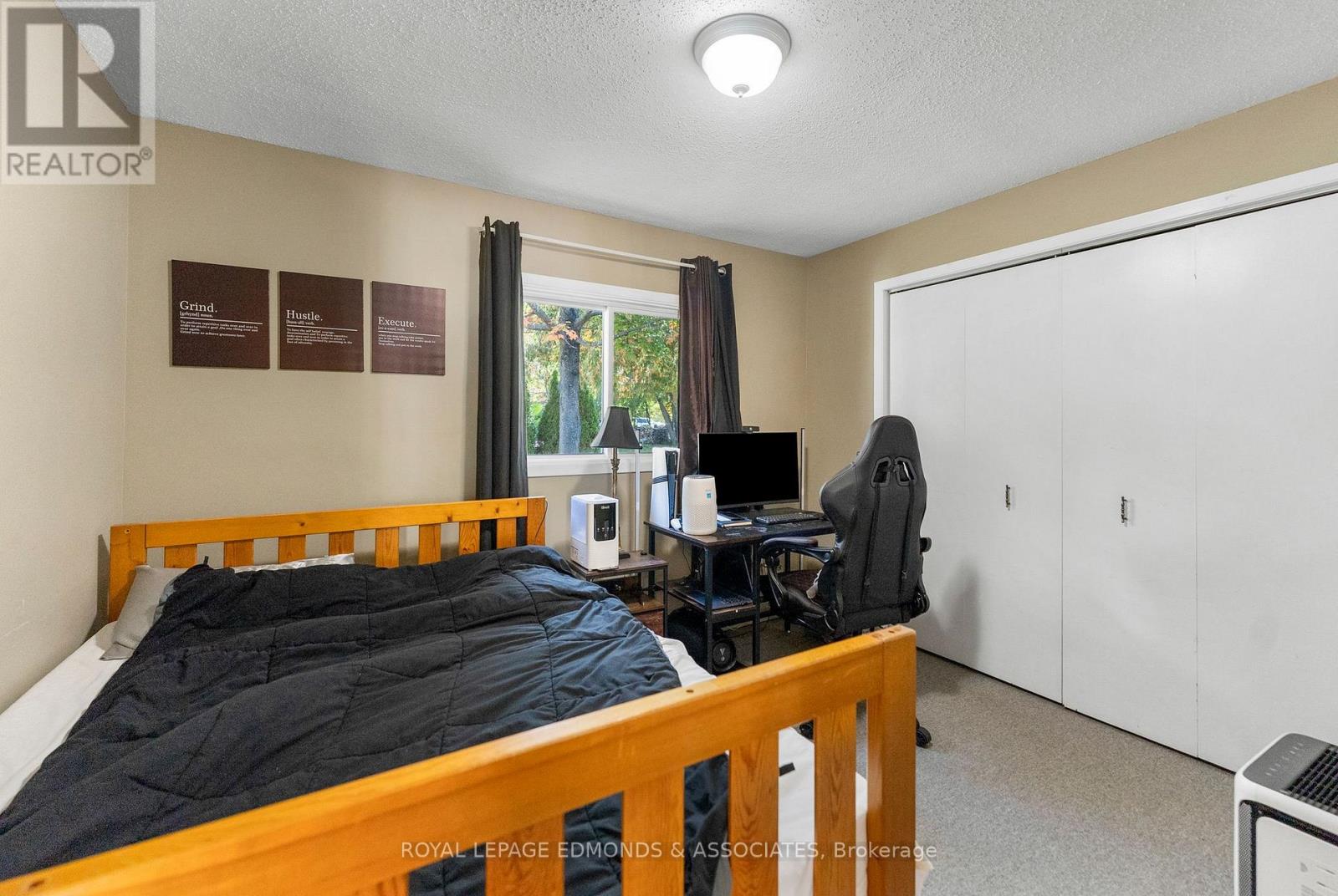 1227 Burns Drive, Laurentian Valley, Ontario  K8A 7M9 - Photo 23 - X12443515