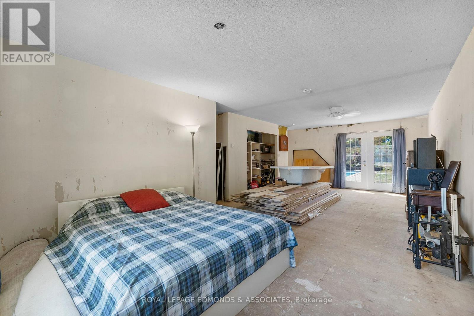 1227 Burns Drive, Laurentian Valley, Ontario  K8A 7M9 - Photo 30 - X12443515