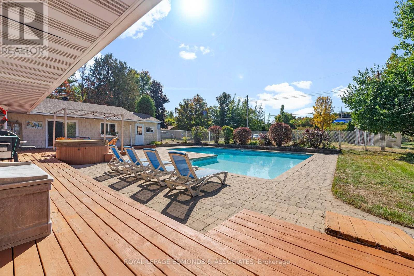 1227 Burns Drive, Laurentian Valley, Ontario  K8A 7M9 - Photo 37 - X12443515