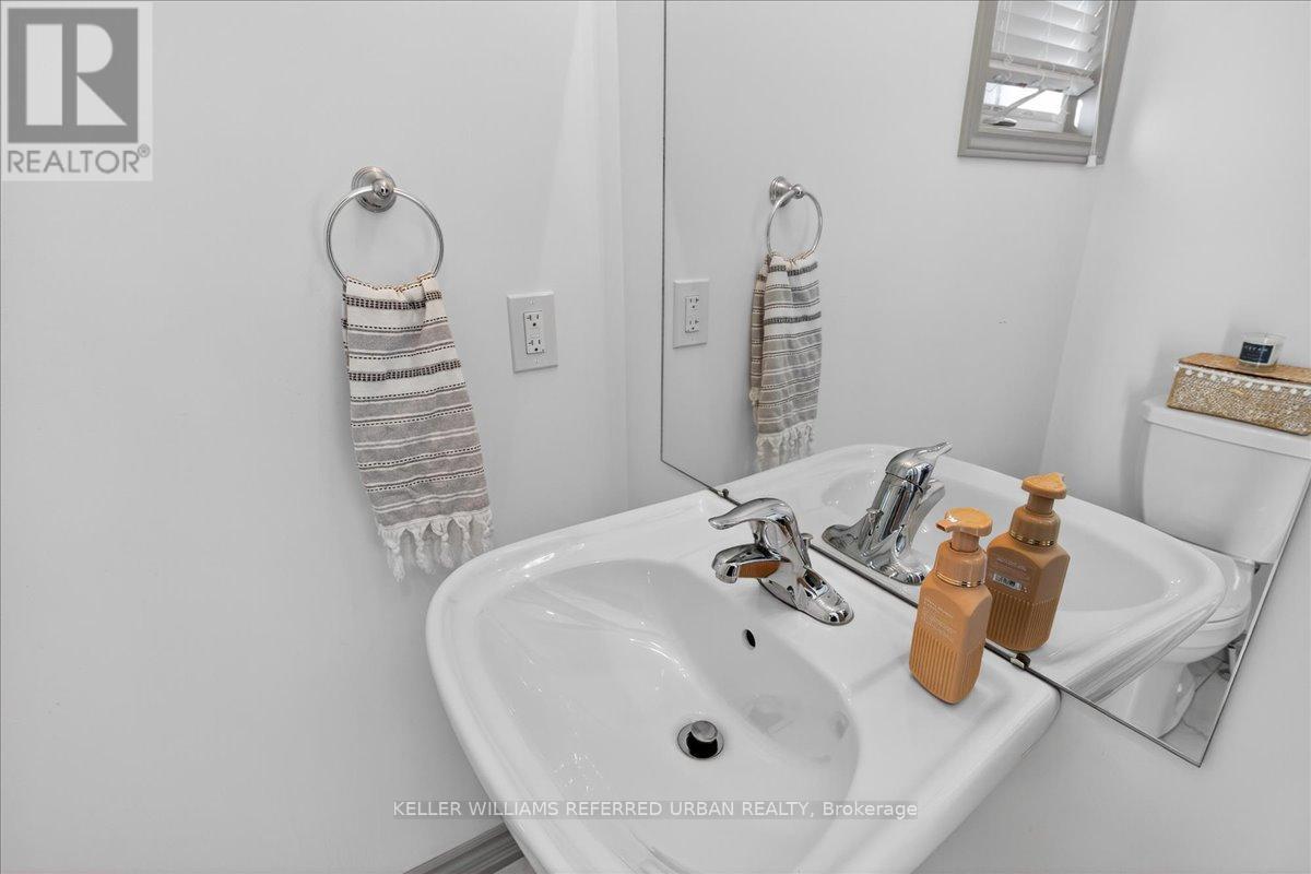 431 Rita's Avenue, Newmarket (Summerhill Estates), Ontario  L3X 2N1 - Photo 41 - N12443447