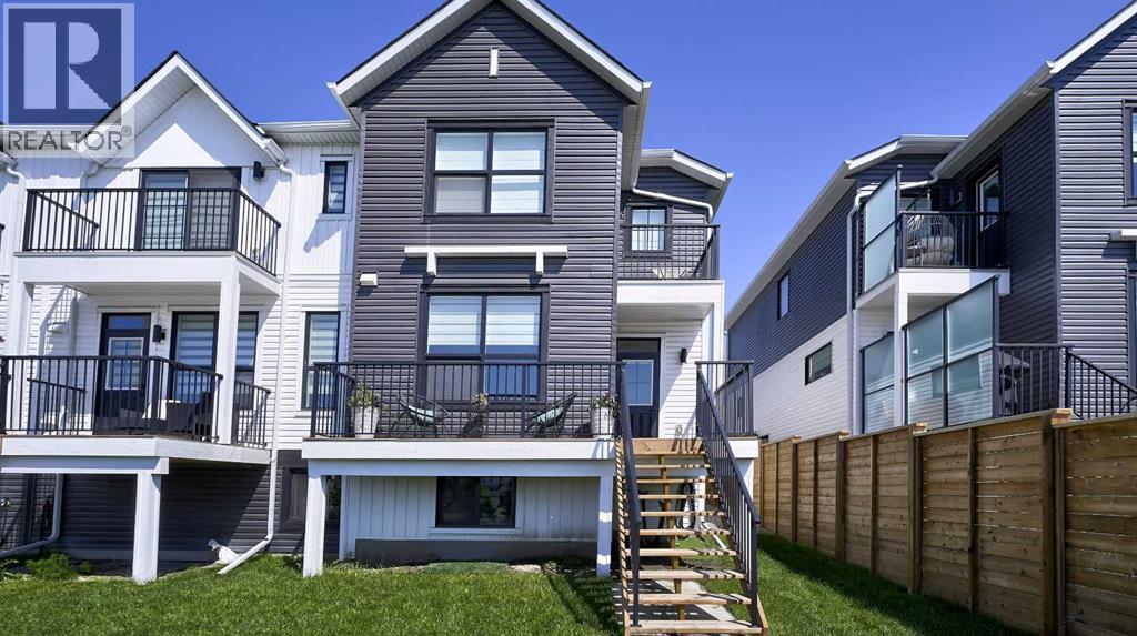 32 Heritage Lane, Cochrane, Alberta  T4C 3A6 - Photo 2 - A2261936