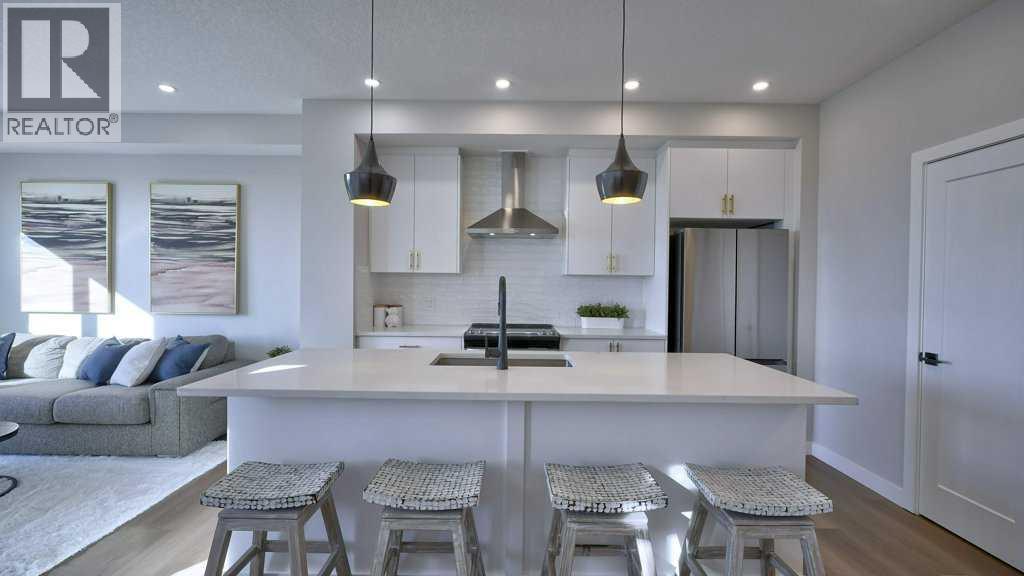 32 Heritage Lane, Cochrane, Alberta  T4C 3A6 - Photo 3 - A2261936