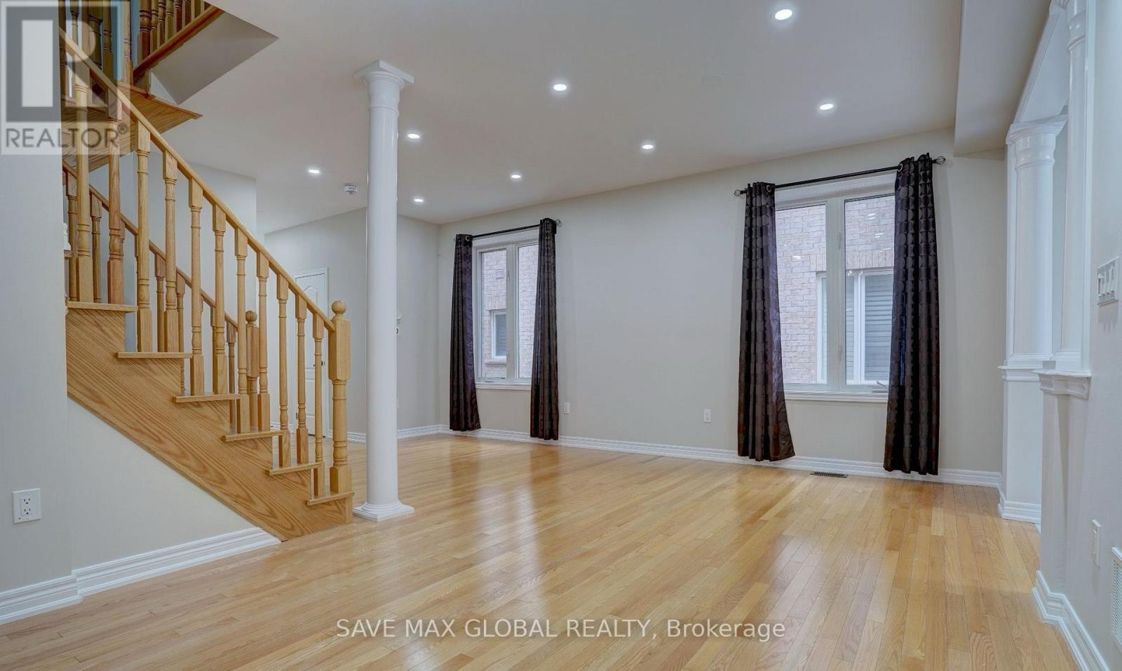 62 Ebury Drive, Brampton, Ontario  L6X 5M7 - Photo 2 - W12443385
