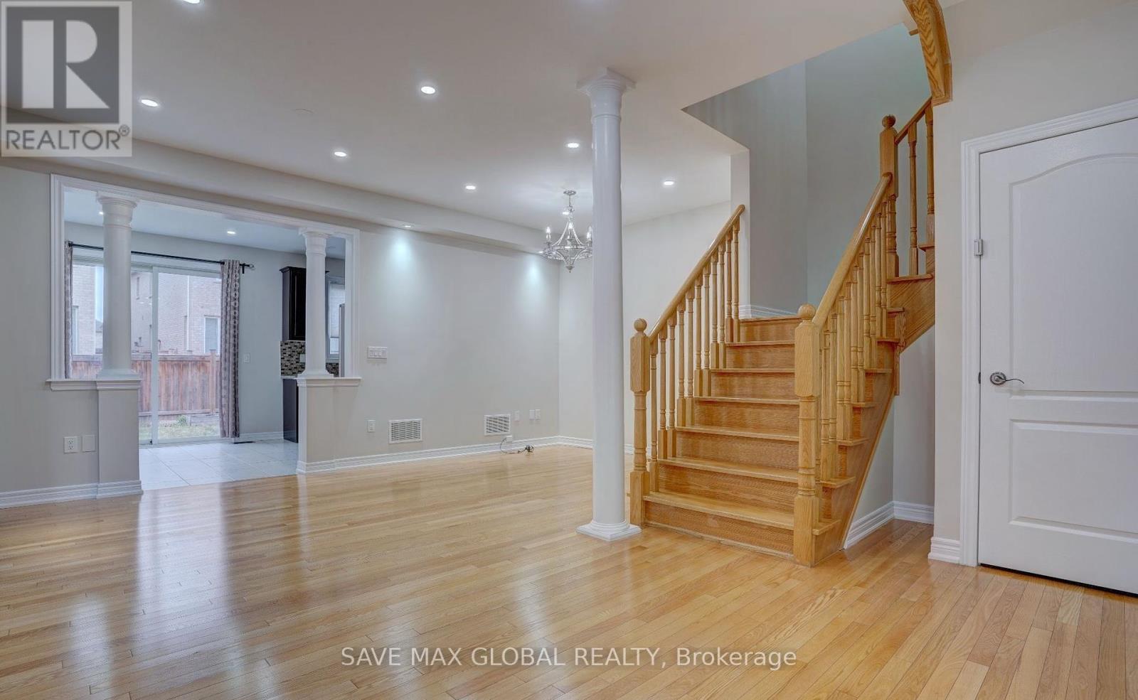 62 Ebury Drive, Brampton, Ontario  L6X 5M7 - Photo 3 - W12443385