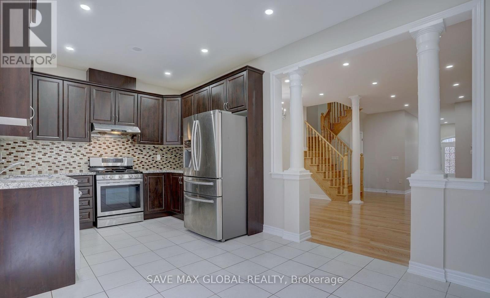62 Ebury Drive, Brampton, Ontario  L6X 5M7 - Photo 4 - W12443385