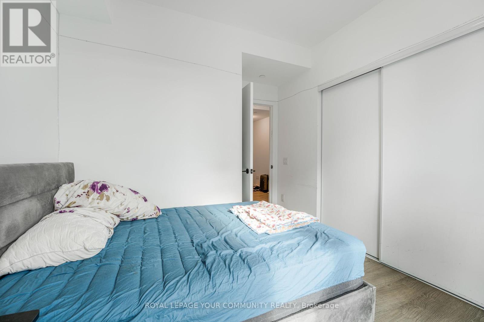 215 Lakeshore Road W, Mississauga, Ontario  L5H 0A7 - Photo 10 - W12443392