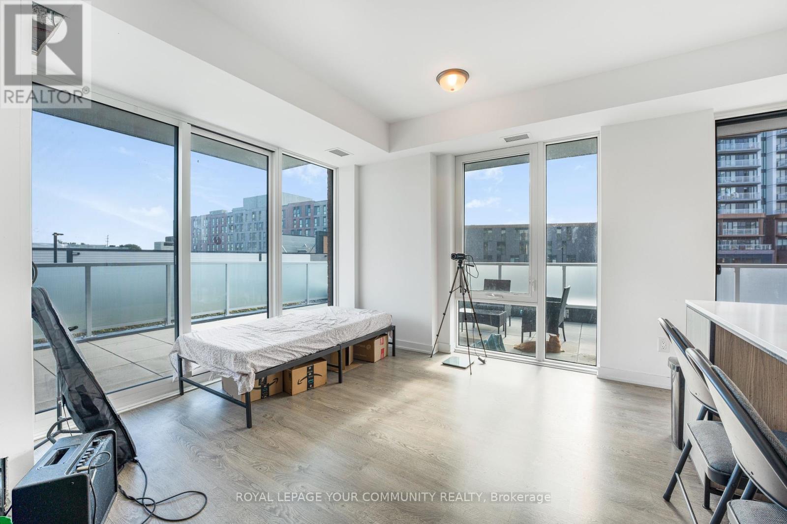 215 Lakeshore Road W, Mississauga, Ontario  L5H 0A7 - Photo 15 - W12443392
