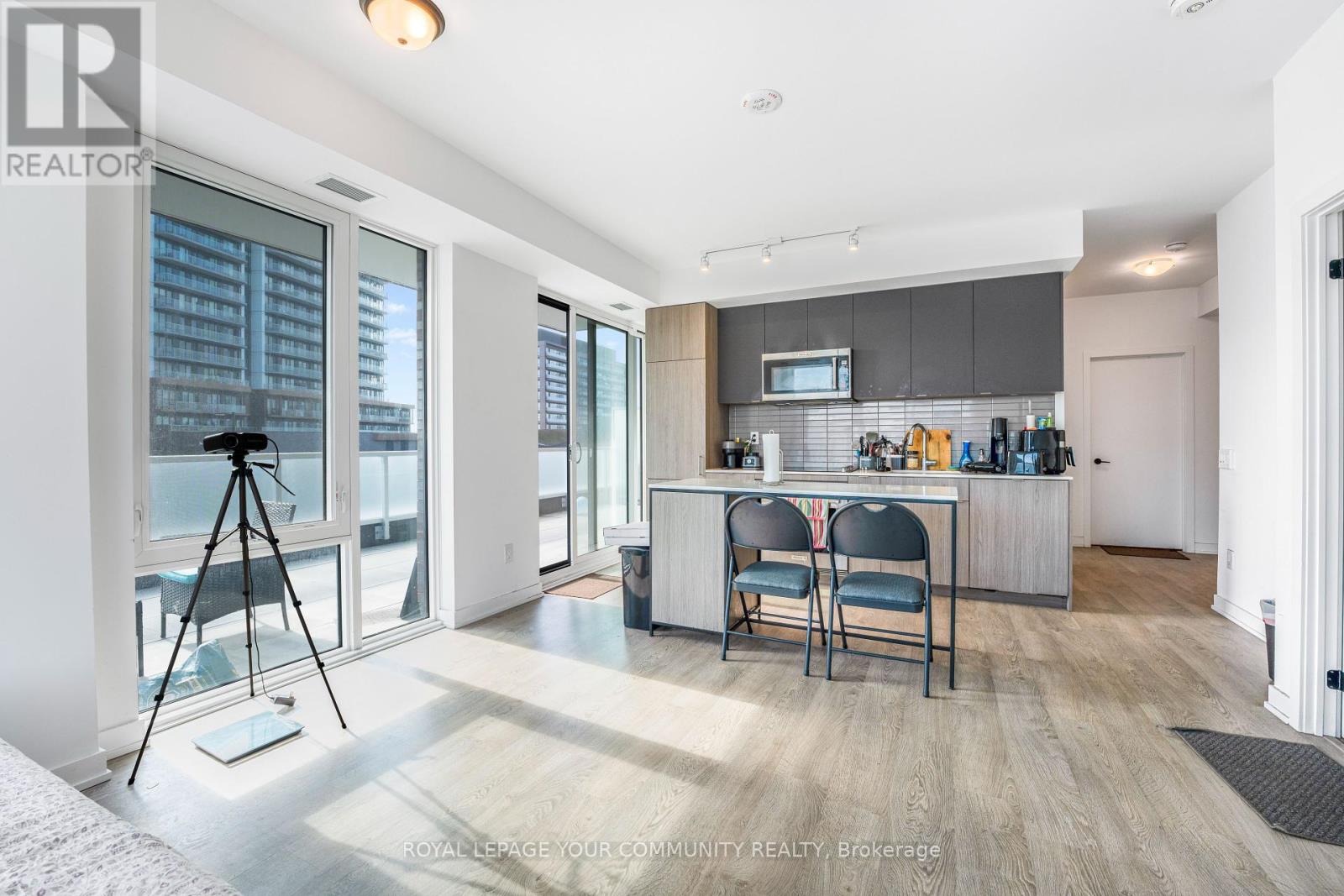 215 Lakeshore Road W, Mississauga, Ontario  L5H 0A7 - Photo 16 - W12443392