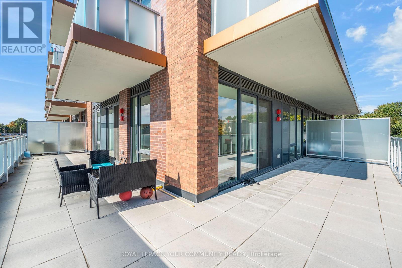 215 Lakeshore Road W, Mississauga, Ontario  L5H 0A7 - Photo 20 - W12443392