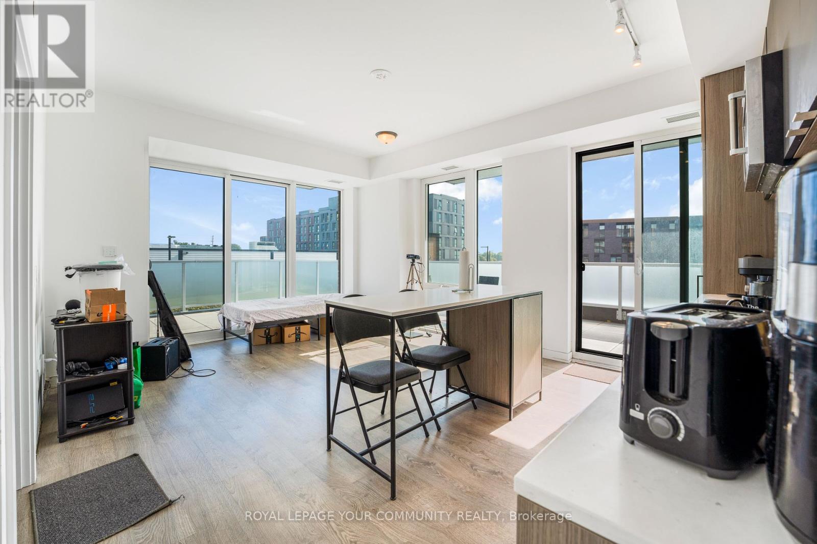 215 Lakeshore Road W, Mississauga, Ontario  L5H 0A7 - Photo 21 - W12443392