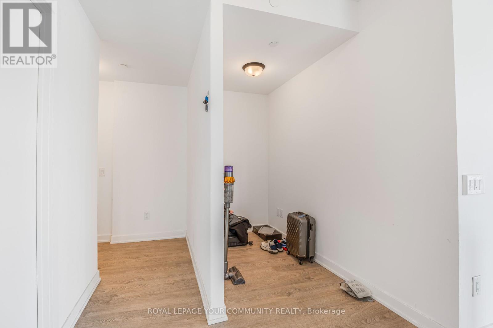 215 Lakeshore Road W, Mississauga, Ontario  L5H 0A7 - Photo 23 - W12443392