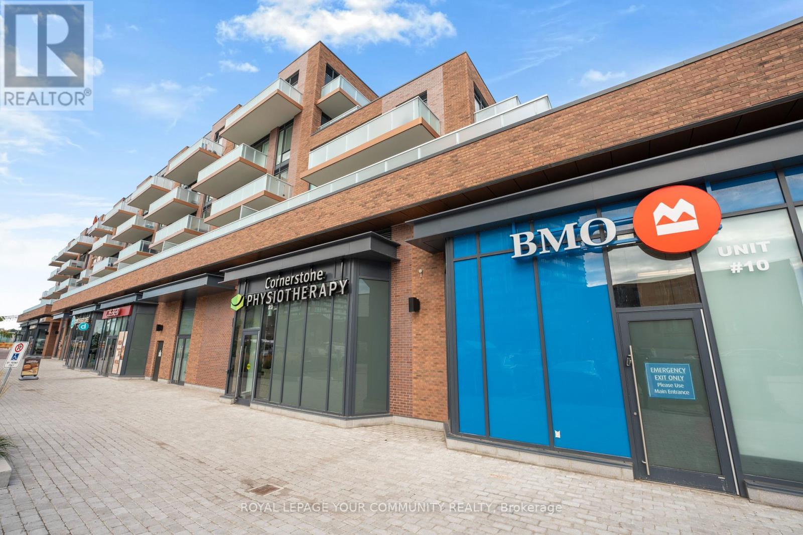 215 Lakeshore Road W, Mississauga, Ontario  L5H 0A7 - Photo 3 - W12443392