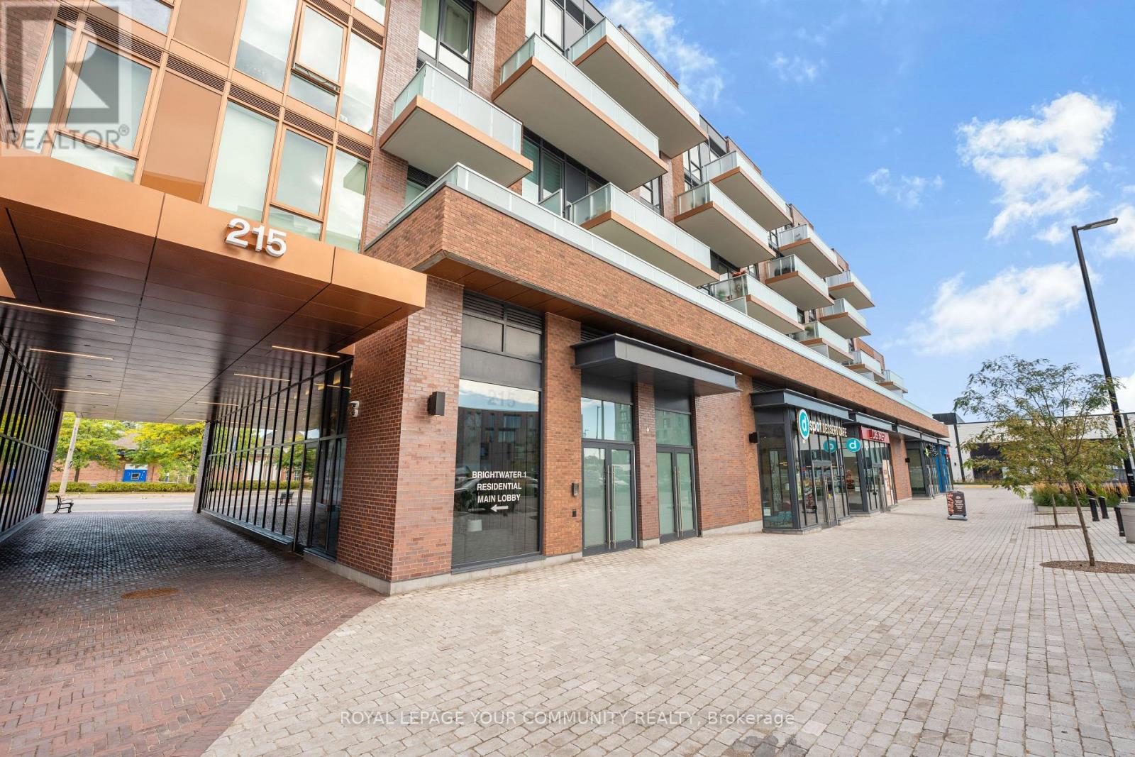 215 Lakeshore Road W, Mississauga, Ontario  L5H 0A7 - Photo 4 - W12443392