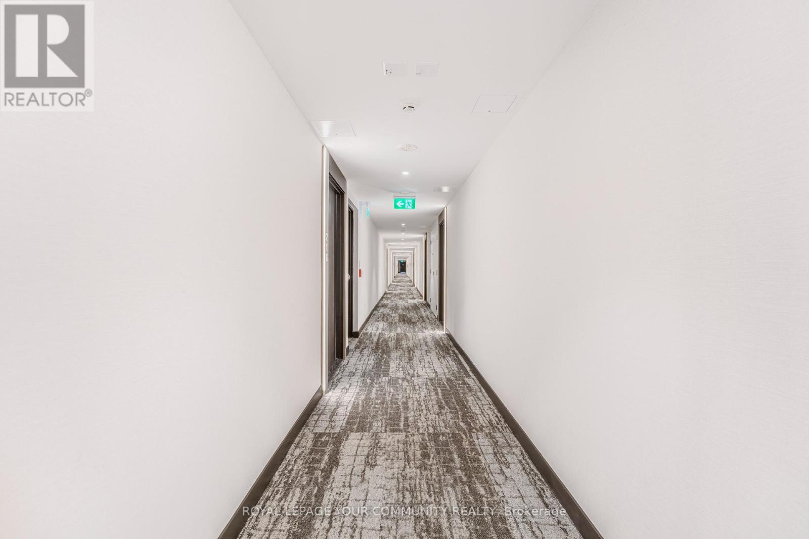 215 Lakeshore Road W, Mississauga, Ontario  L5H 0A7 - Photo 6 - W12443392