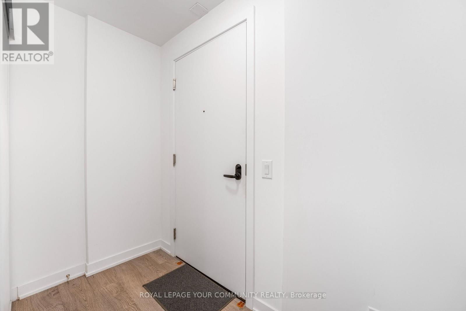 215 Lakeshore Road W, Mississauga, Ontario  L5H 0A7 - Photo 7 - W12443392