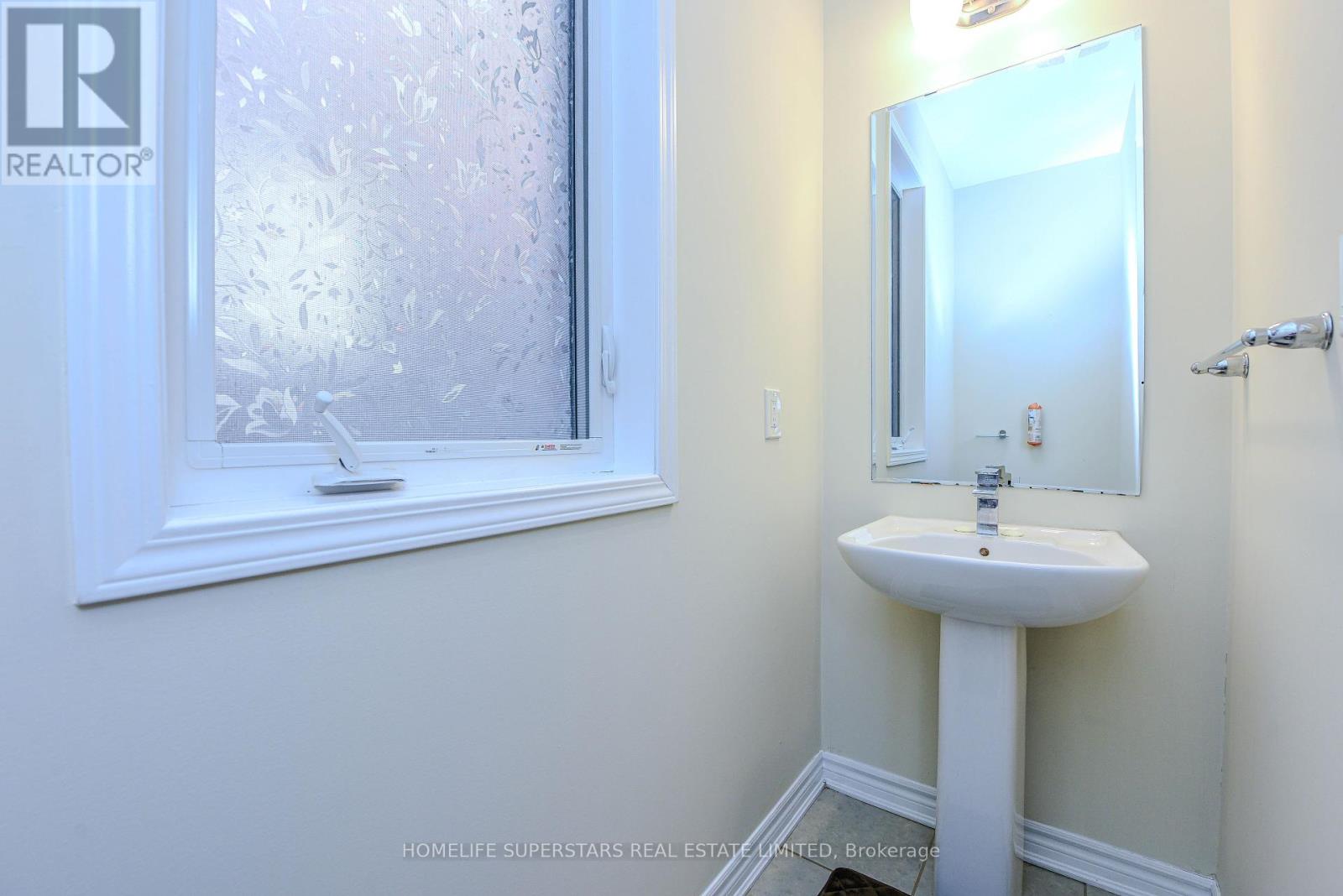 1395 Chretien Street, Milton, Ontario  L9E 1G7 - Photo 9 - W12443400