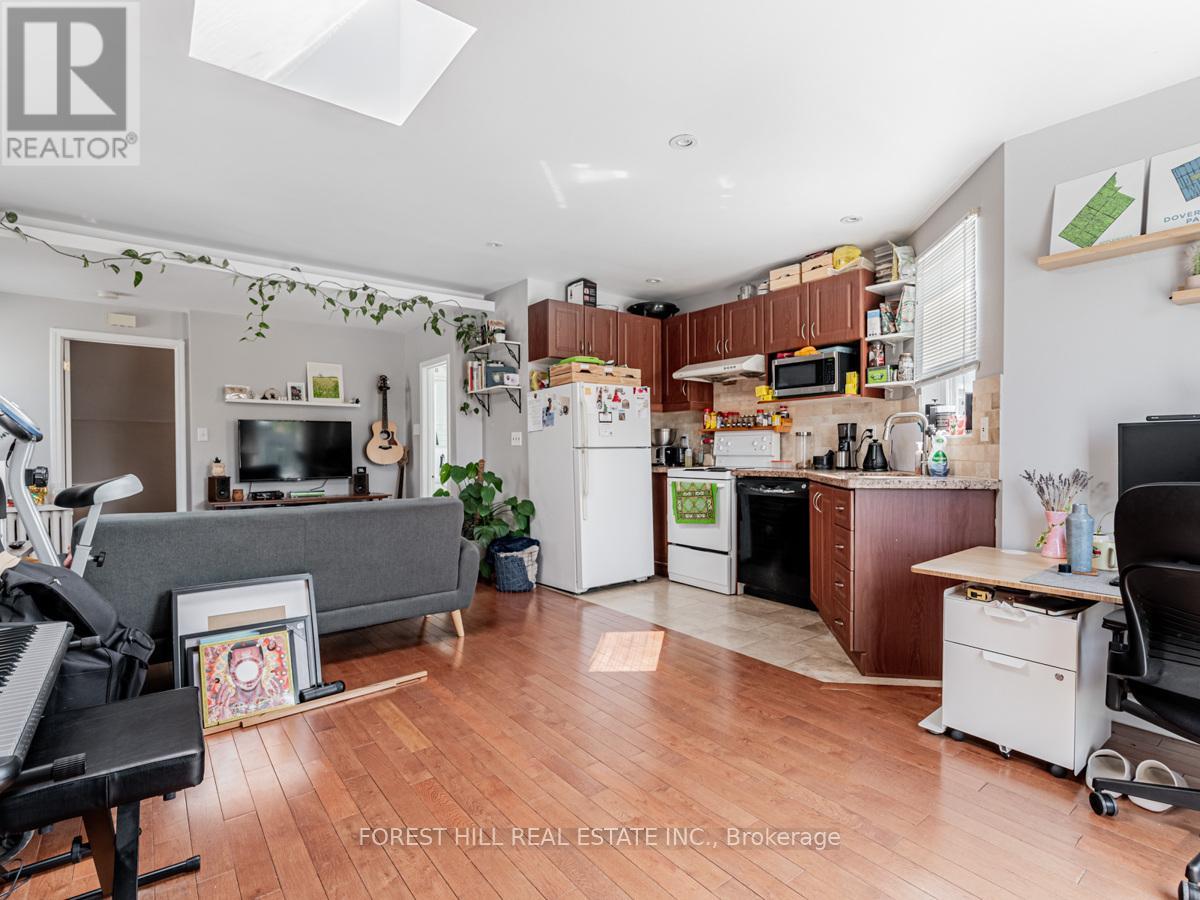 3 - 12 Salem Avenue, Toronto, Ontario  M6H 3C1 - Photo 4 - W12443401