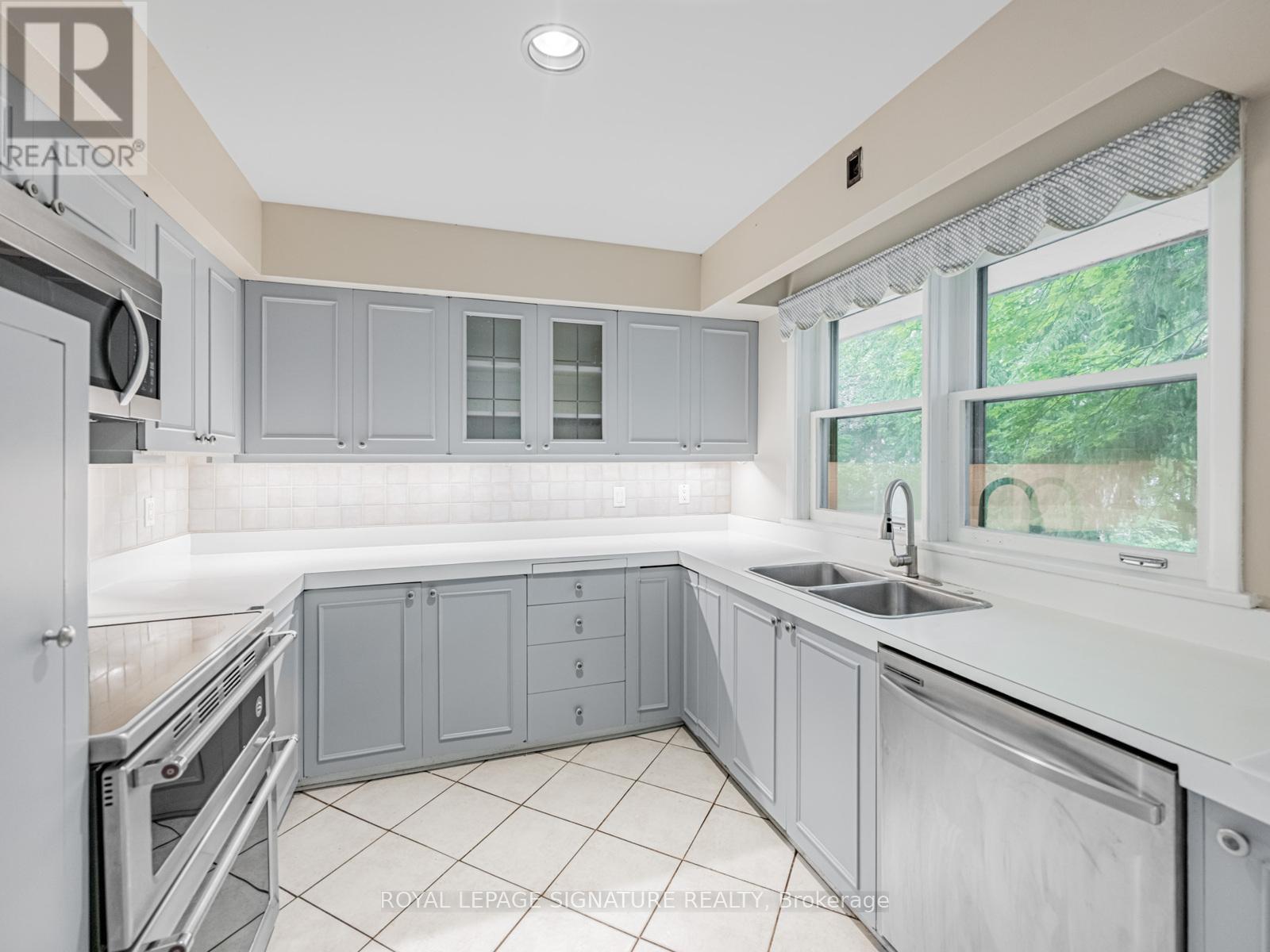 1447 Merrow Road, Mississauga, Ontario  L5J 3C4 - Photo 16 - W12443438