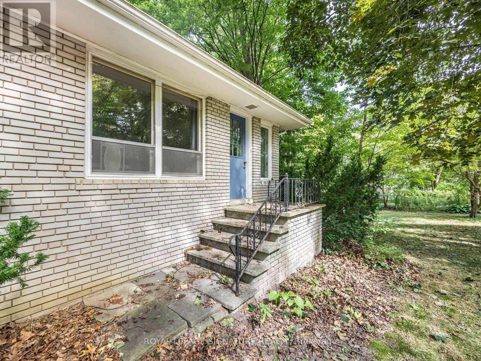 1447 Merrow Road, Mississauga, Ontario  L5J 3C4 - Photo 44 - W12443438
