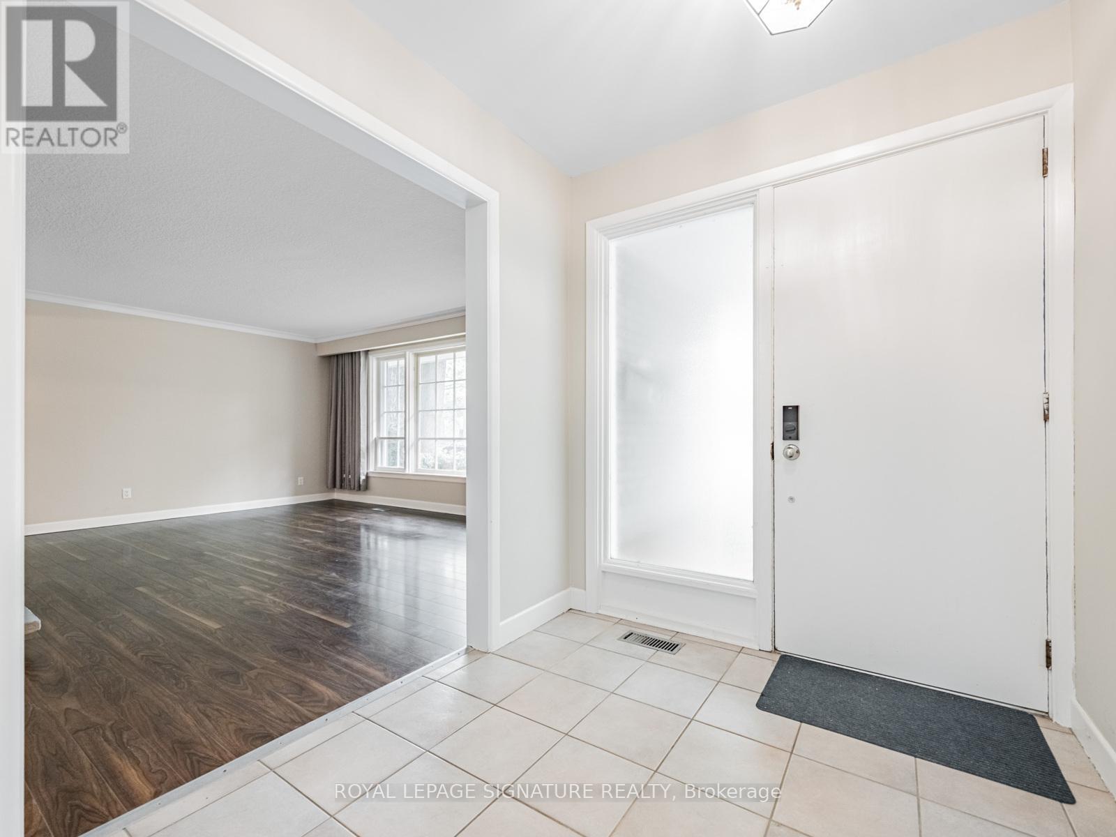 1447 Merrow Road, Mississauga, Ontario  L5J 3C4 - Photo 7 - W12443438