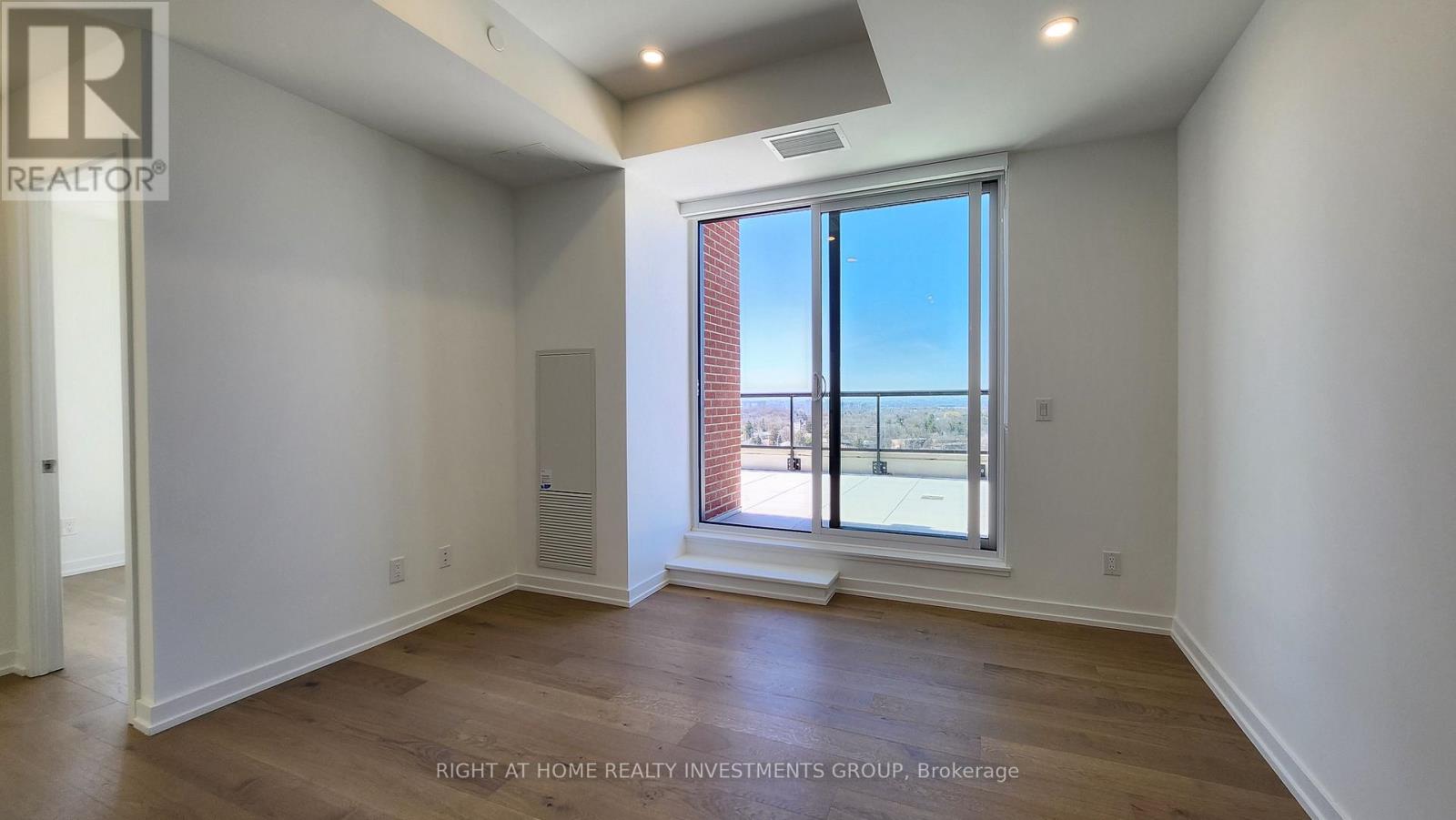 1118 - 3100 Keele Street, Toronto, Ontario  M3M 0E1 - Photo 8 - W12443445