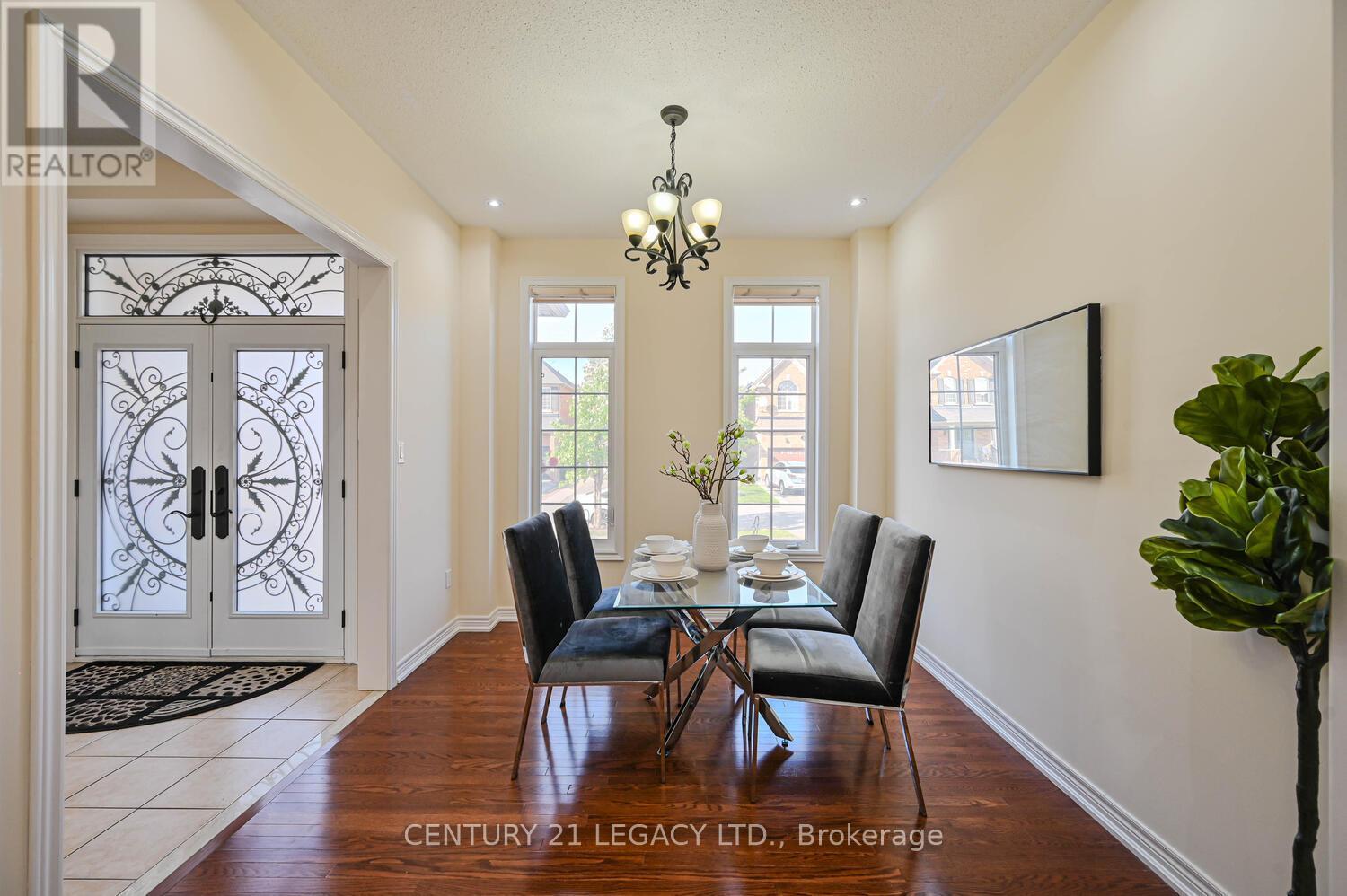 58 Gamson Crescent, Brampton (Sandringham-Wellington), Ontario  L6R 0V6 - Photo 6 - W12443448
