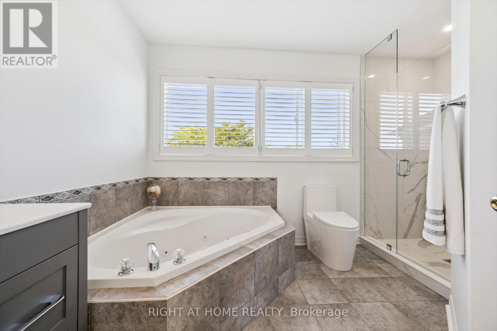 1413 Pinecliff Road, Oakville (Wt West Oak Trails), Ontario  L6M 3Z2 - Photo 19 - W12443449