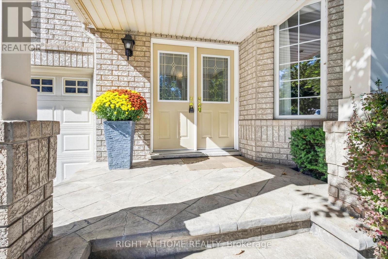 1413 Pinecliff Road, Oakville (Wt West Oak Trails), Ontario  L6M 3Z2 - Photo 2 - W12443449
