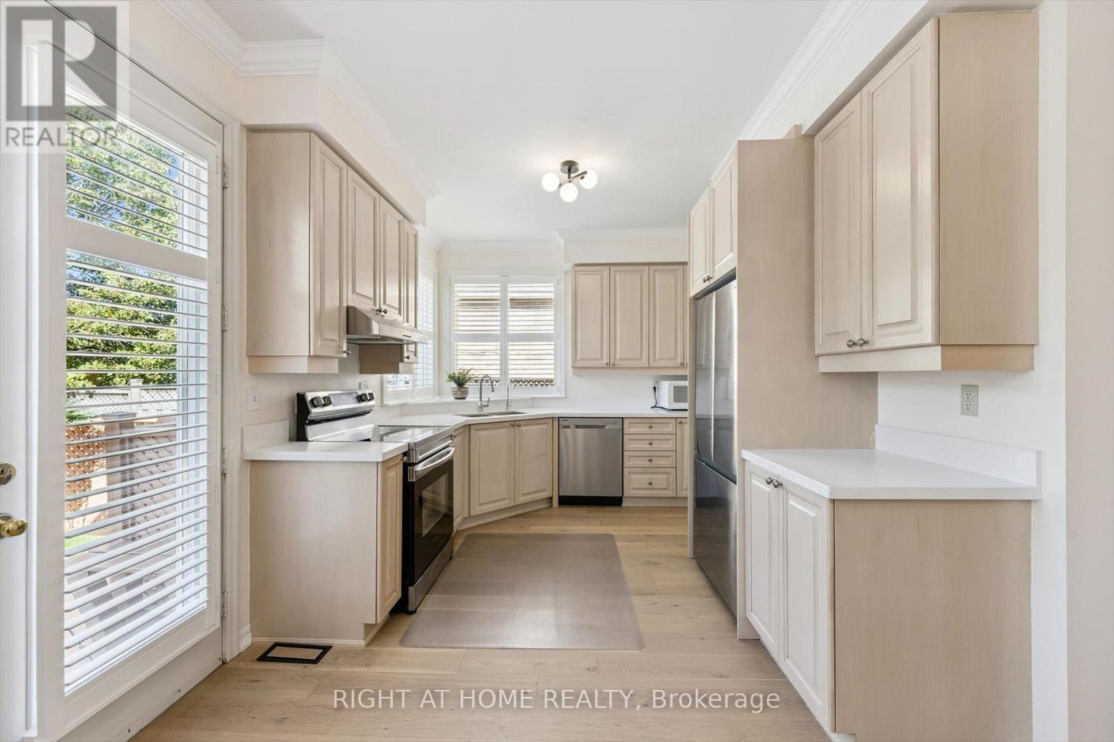 1413 Pinecliff Road, Oakville (Wt West Oak Trails), Ontario  L6M 3Z2 - Photo 9 - W12443449