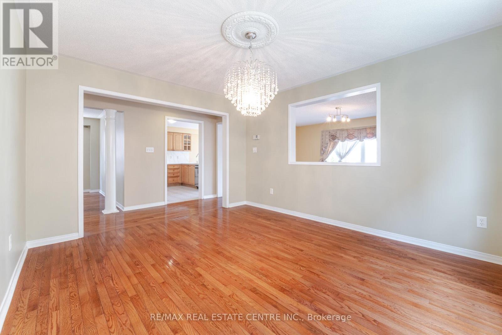 181 Brisdale Drive, Brampton (Fletcher's Meadow), Ontario  L7A 2Y8 - Photo 12 - W12443455