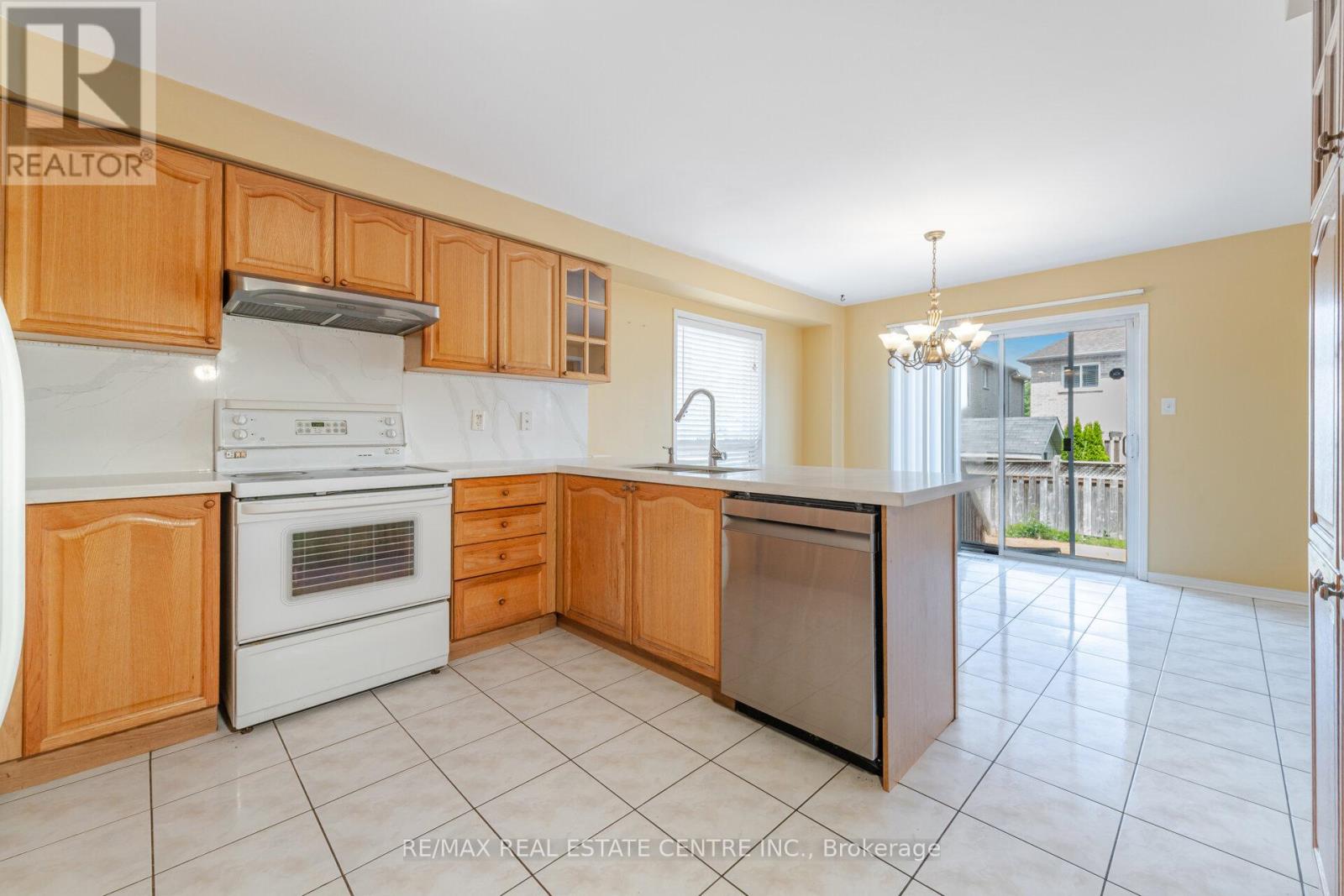 181 Brisdale Drive, Brampton (Fletcher's Meadow), Ontario  L7A 2Y8 - Photo 15 - W12443455