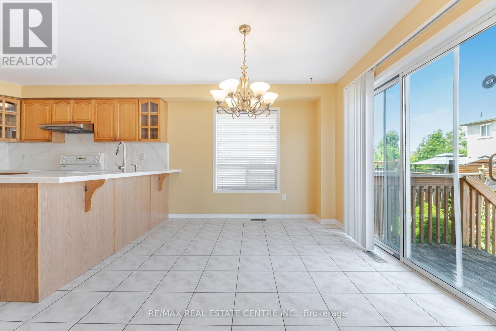 181 Brisdale Drive, Brampton (Fletcher's Meadow), Ontario  L7A 2Y8 - Photo 16 - W12443455