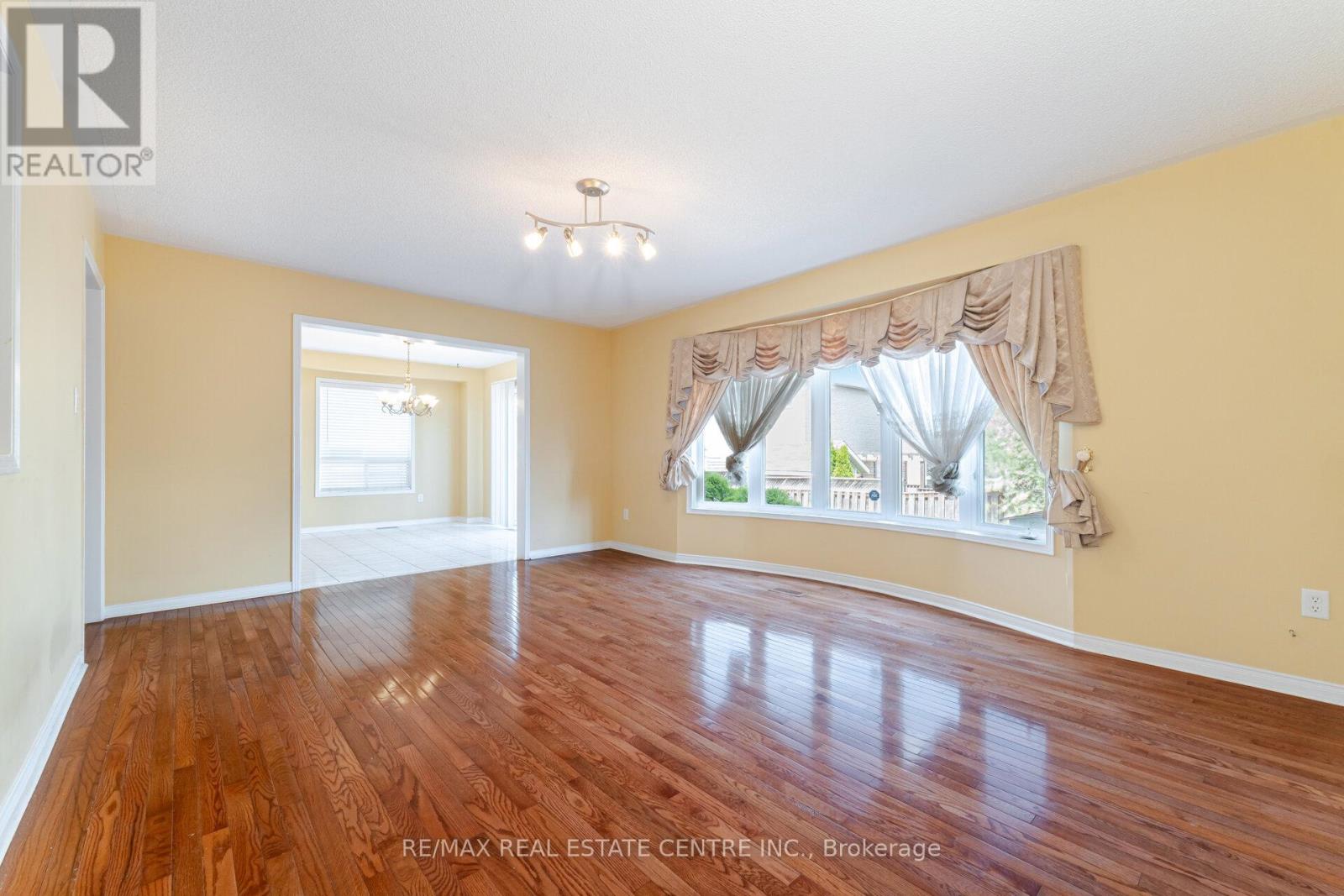 181 Brisdale Drive, Brampton (Fletcher's Meadow), Ontario  L7A 2Y8 - Photo 21 - W12443455