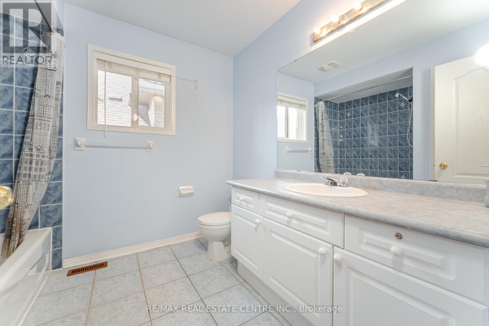 181 Brisdale Drive, Brampton (Fletcher's Meadow), Ontario  L7A 2Y8 - Photo 39 - W12443455